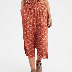 American Eagle High Waisted Floral Cropped Pants